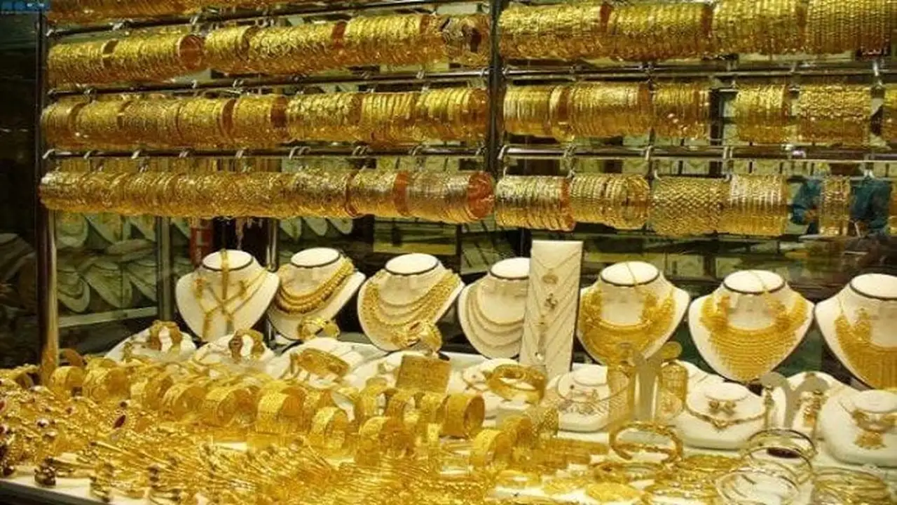 تحرك مفاجئ في سعر الذهب وعيار 21 يسجل 7025 جنيهًا تعاملات اليوم الجمعة